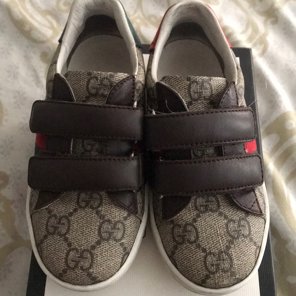 Size 26 gucci toddler shoes.excellent condition
